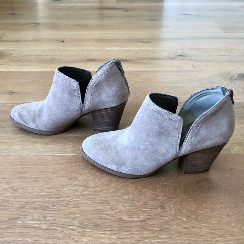 Fergie Carmin Taupe Suede Ankle Boot Size 8M **New in Box**